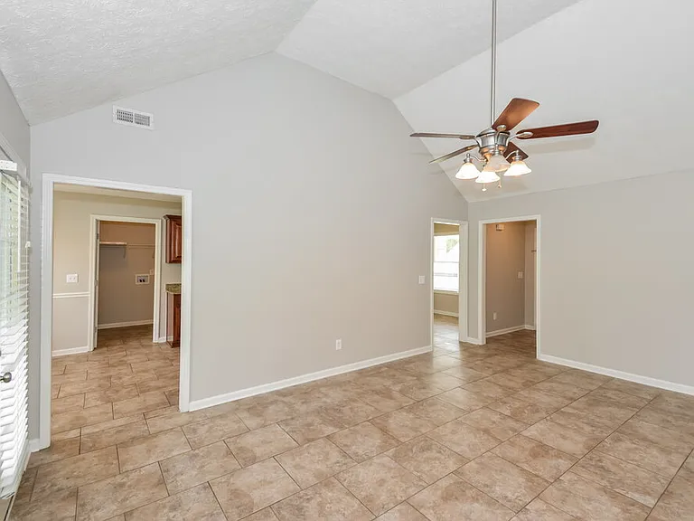 144 Centerrock Dr — Photo 5