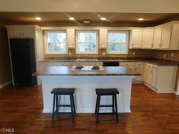 3rd image of 250 Wellington Dr