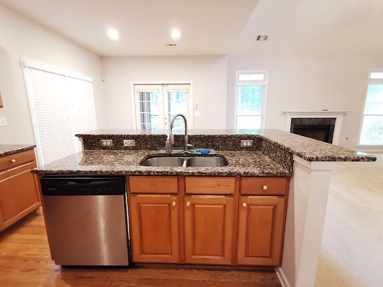 715 Morning Creek Ln — Photo 12