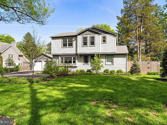 2nd image of 803 Kingston Rd