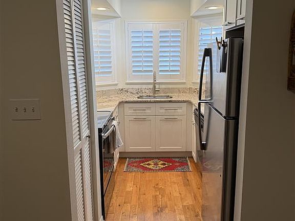Kitchen (current paint color)