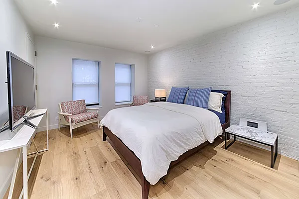 Sold by Isen & Company : Real Estate Advisors | media 10