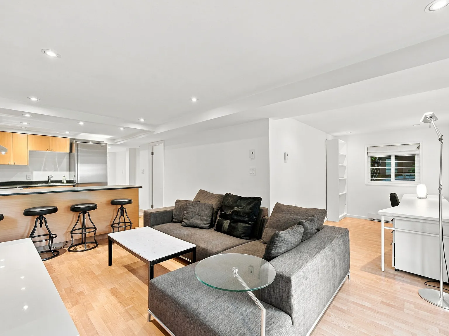 1 bed, 1061 sqft, $3,000 — Photo 4