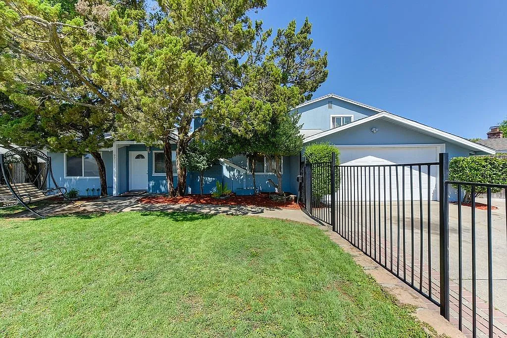 9951 Lincoln Village Dr photo 1