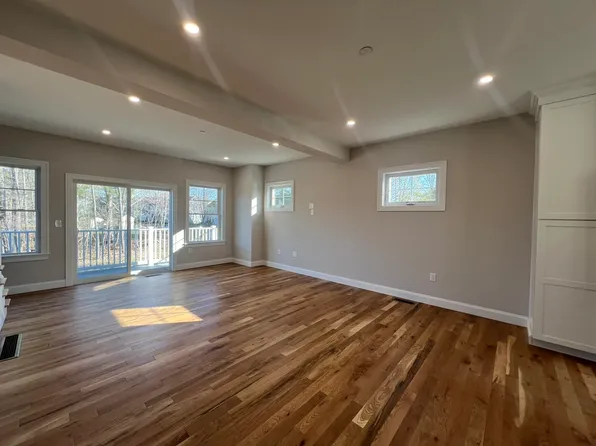 2 Juniper Lane, Portsmouth, NH 03801
