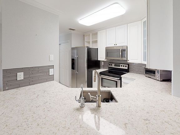 3rd image of 800 Ironwood Dr Unit 824