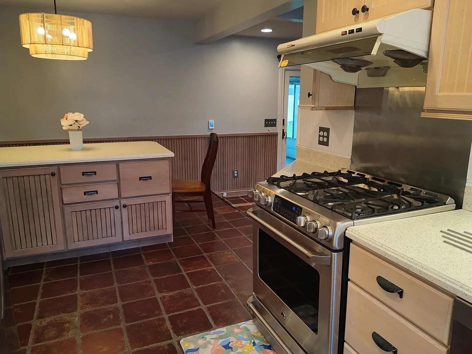 3 bed, 1.5 bath, 1458 sqft, $2,600 — Photo 4