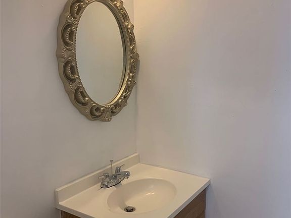 4th image of 13-21 Bell Blvd #2F