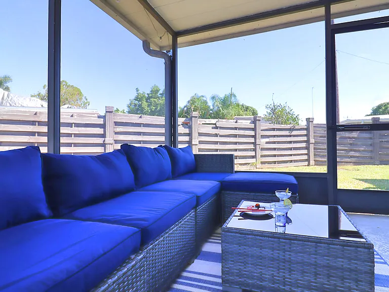 2545 Webber St — Photo 3