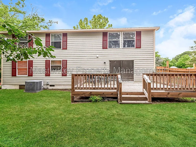 104 Castle Bay Ct — Photo 24