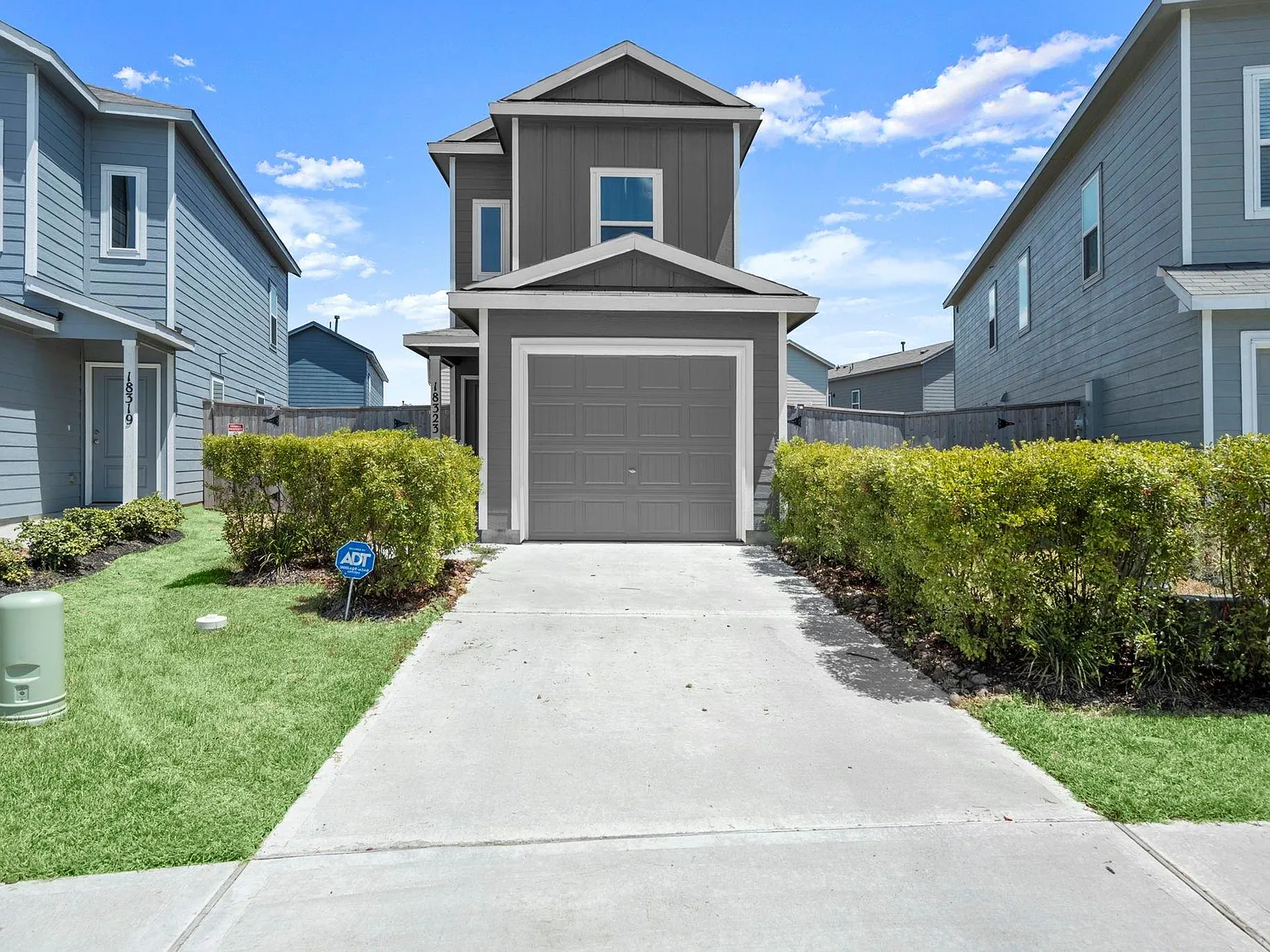 3 bed, 2.5 bath, 1451 sqft, $1,800 — Photo 1