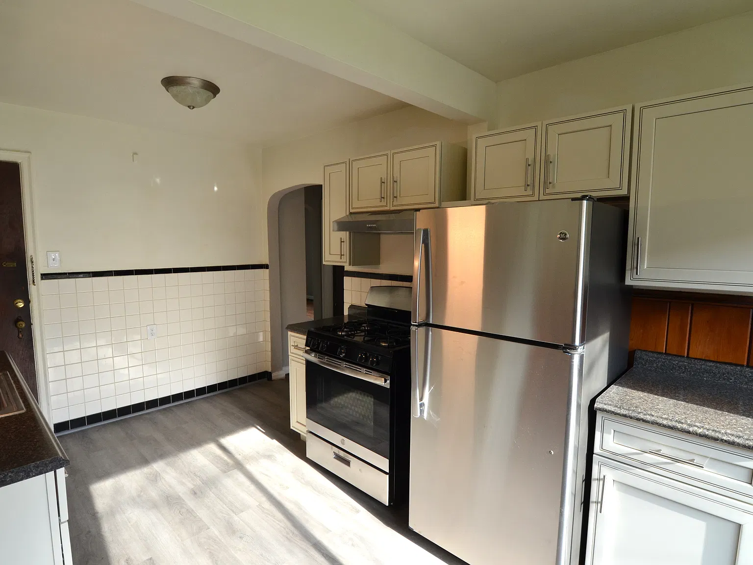 1 bed, 700 sqft, $975 — Photo 4