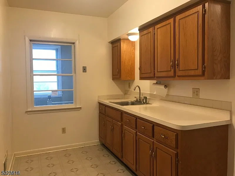 1 bed, 1.0 bath, $2,000 — Photo 4