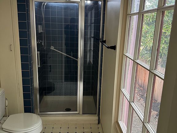 5th image of 165 Carmel Ave