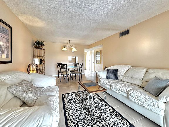 3rd image of 2515 NE 2nd Court #315