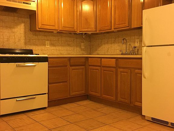 3rd image of 421 E 238th St Fl 1