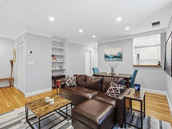 5th image of 96 Gainsborough St Unit 205W
