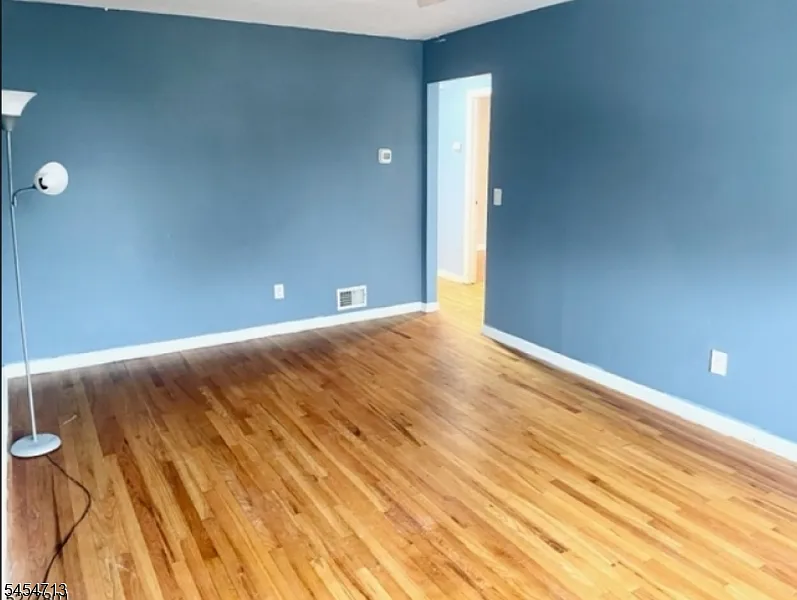 3 bed, 1.0 bath, $2,700 — Photo 3