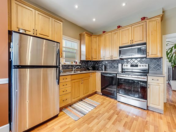 5th image of 836 W 68th Ave