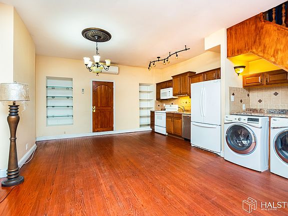 3rd image of 392 Audubon Ave