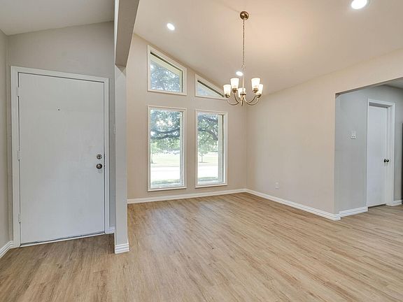 2nd image of 1517 Parkside Trl