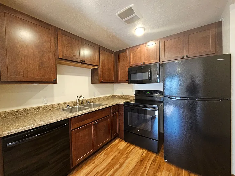 535 Ryman St — Photo 4