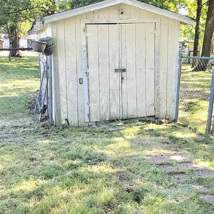 2nd image of 617 Jones St