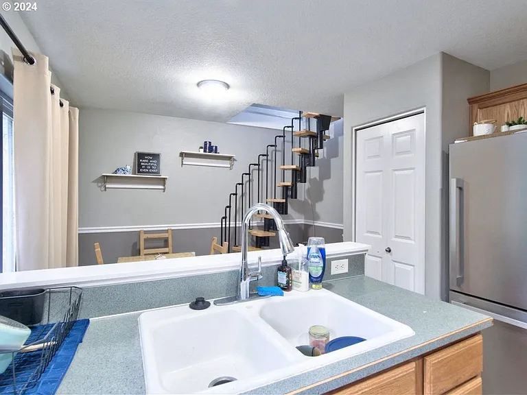 309 W Sherman St #A — Photo 11