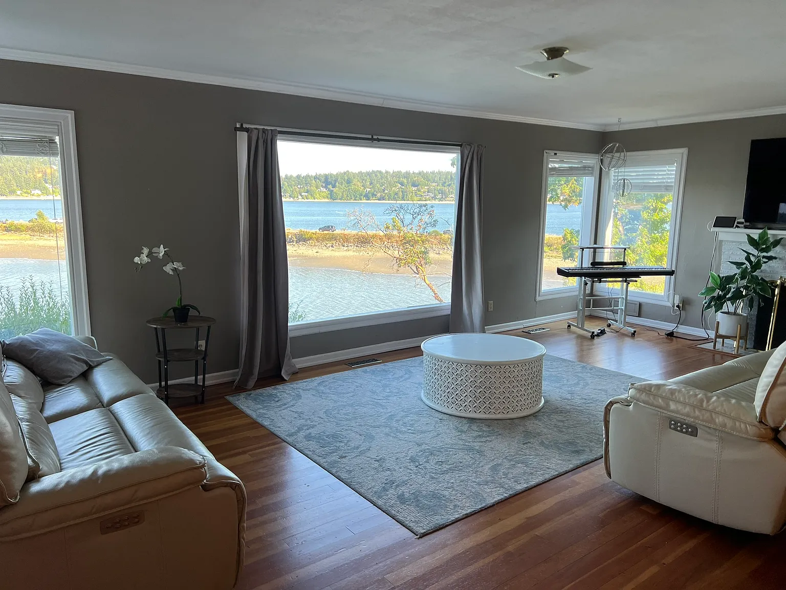 3 bed, 1995 sqft, $4,800 — Photo 2