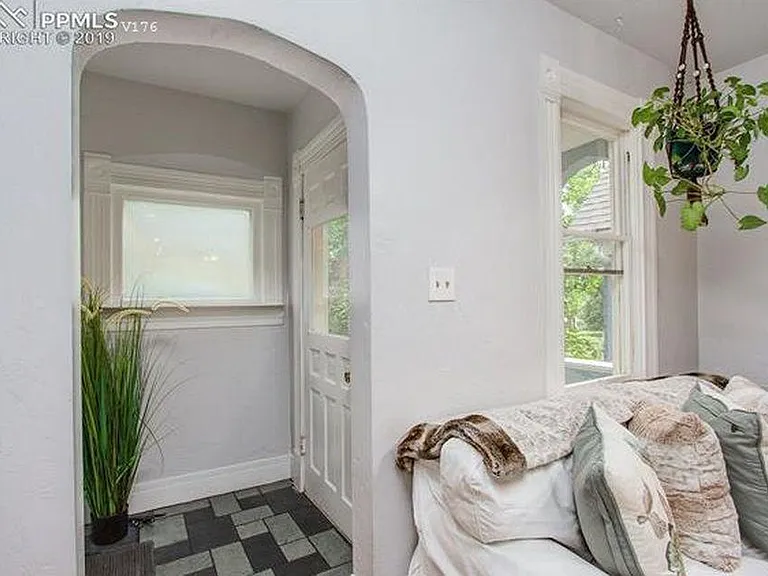 716 N Walnut St — Photo 4