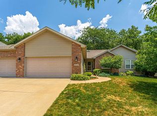 2210 Ridge Creek Dr, Bloomington, IL 61705