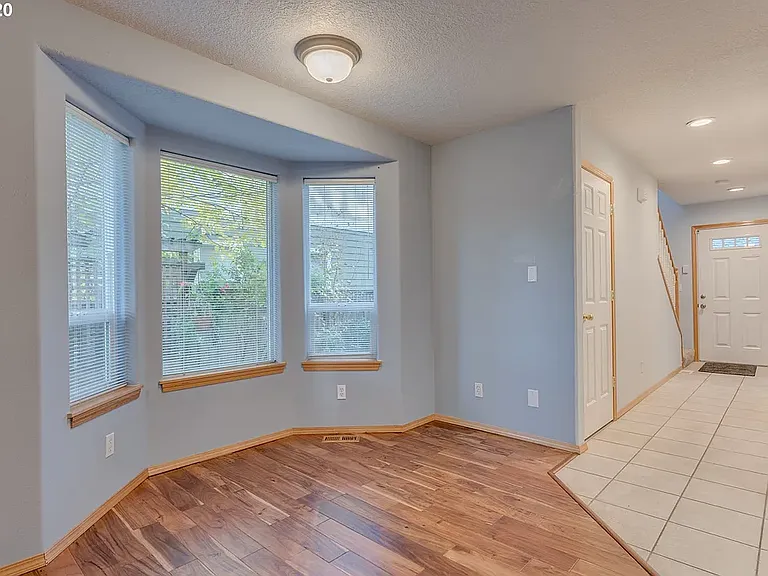 765 SE 8th Ave — Photo 3