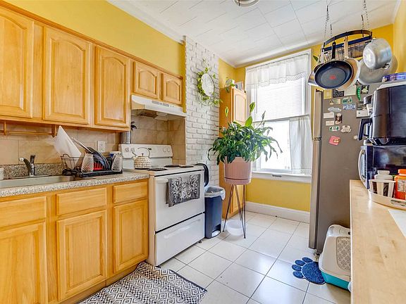 5th image of 69-34 75th St
