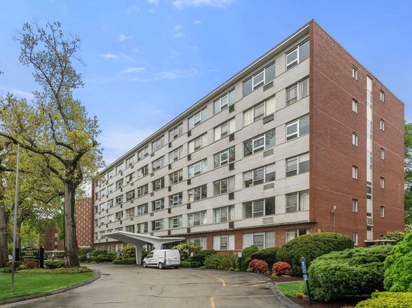 10 Hammond Pond Pkwy APT 305, Newton, MA 02467