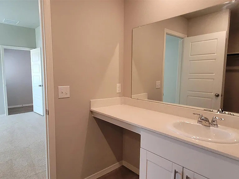 526 Dalloway St — Photo 22