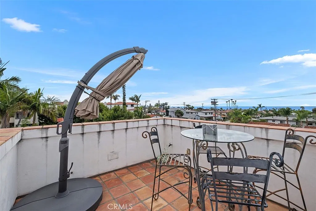 2 bed, 1.0 bath, 827 sqft, $5,500 — Photo 2