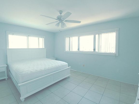 4th image of 462 Golden Isles Dr APT 311