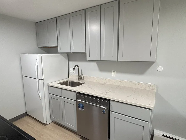 39 Therese Ave — Photo 16