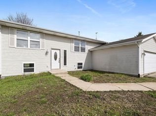 125 Shadowbrook Dr, Capron, IL 61012