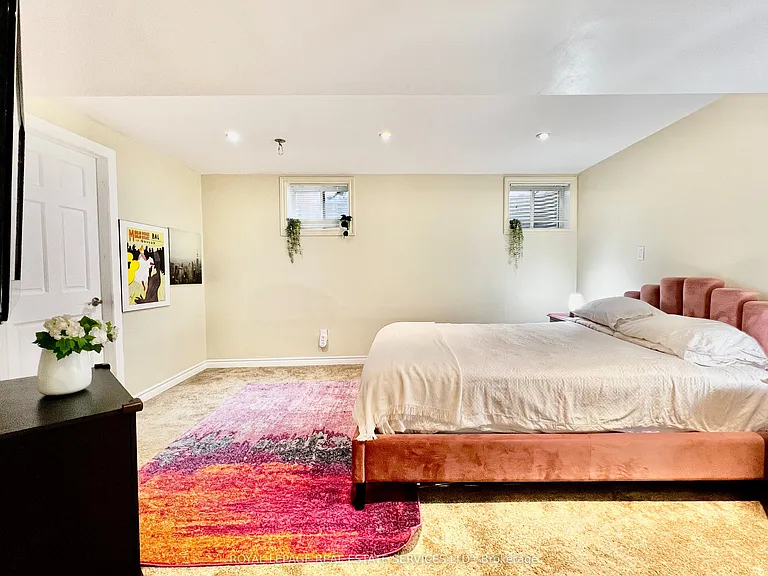 906 Burrows Gate — Photo 30