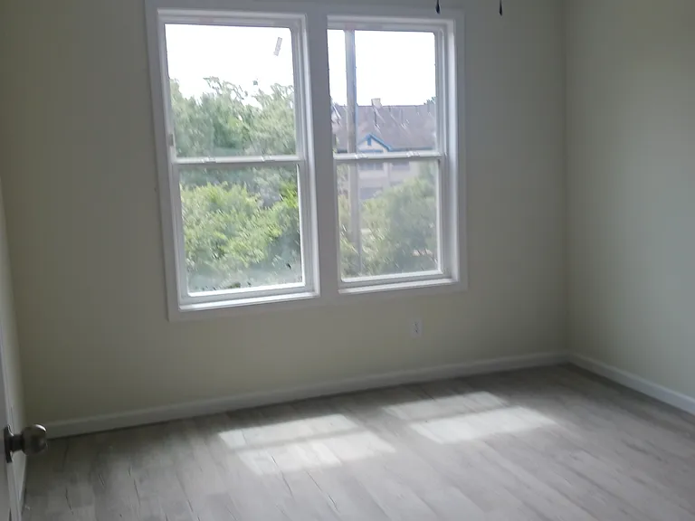 241 Erwin Rd #A — Photo 4