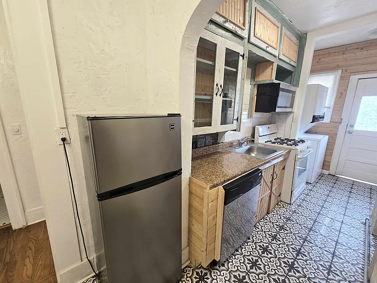 2203 N Barnes Ave — Photo 11