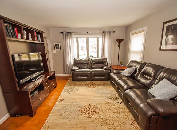 3rd image of 9234 S Clifton Park Ave