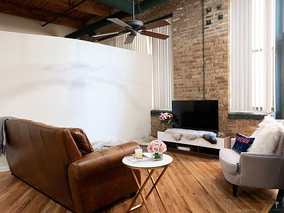 2nd image of 2222 W Diversey Ave APT 303