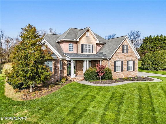 3rd image of 3829 Holly Berry Dr