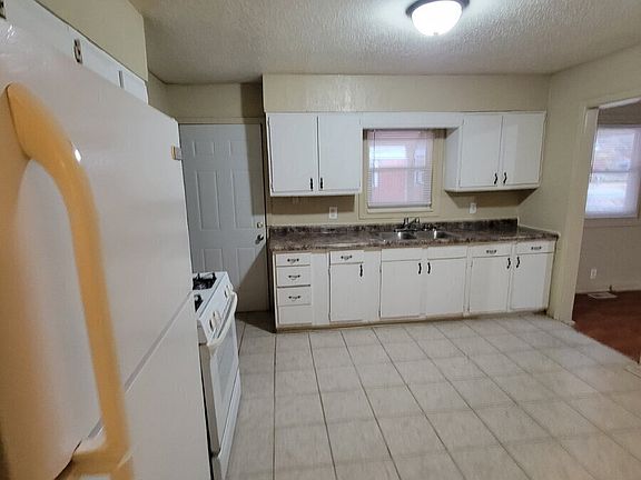 2nd image of 4148 N Grand Ave