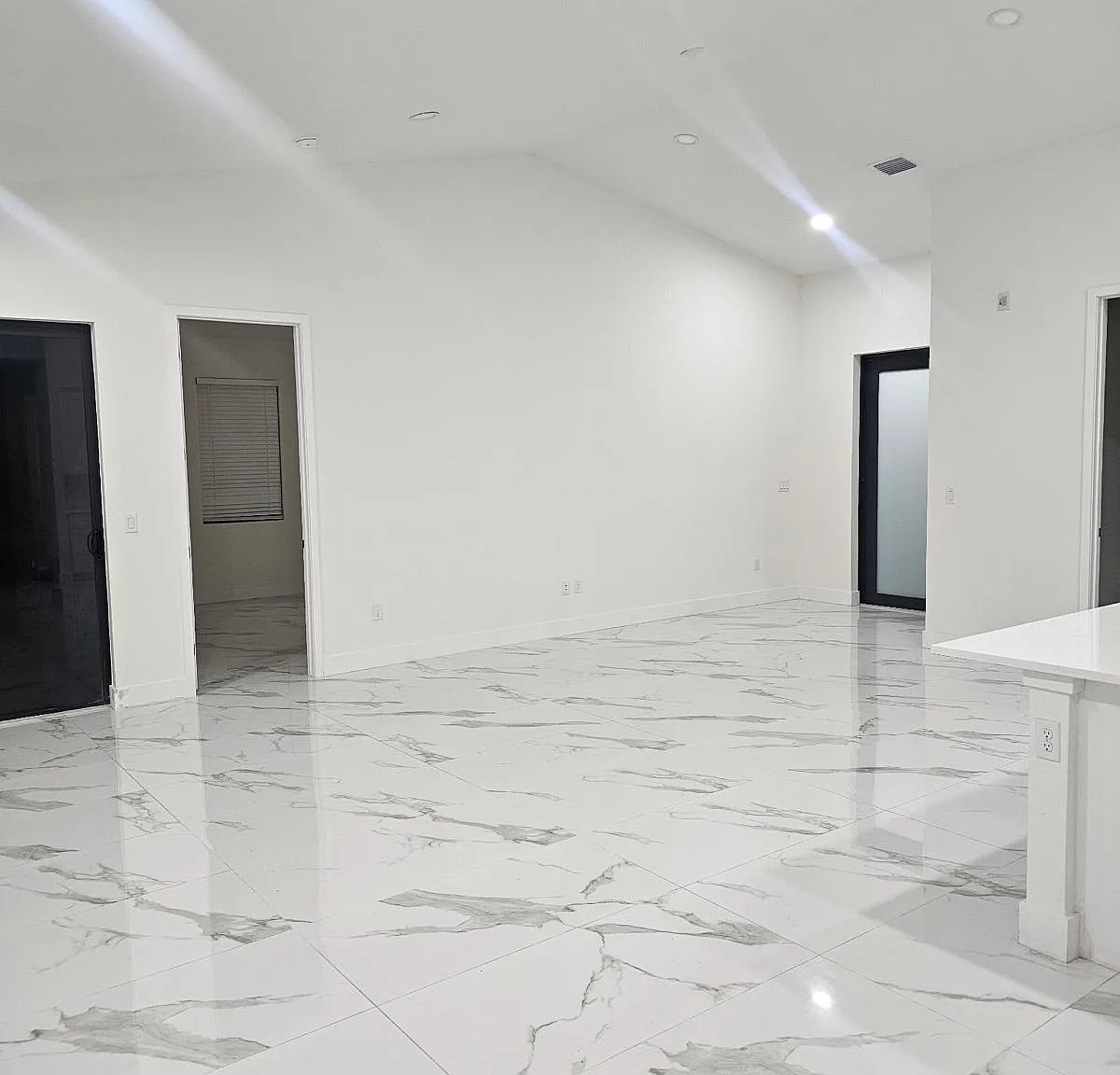 4 bed, 1673 sqft, $2,400 — Photo 4
