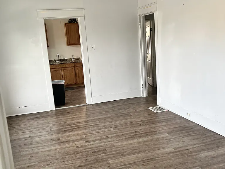 839 E 26th St #2 — Photo 30