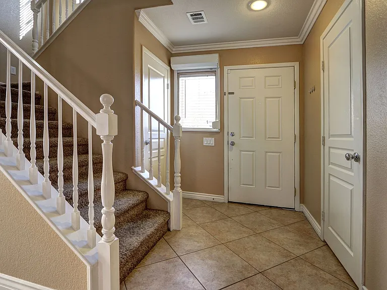 715 Shadwell St — Photo 6