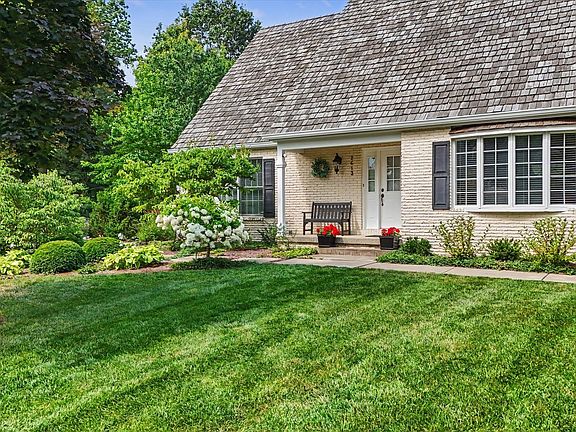 3rd image of 2613 S Nottingham Ct